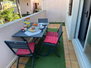 Superbe T2 avec piscine, parking privé et terrasse, proche du village naturiste et du port - FR-1-749-17